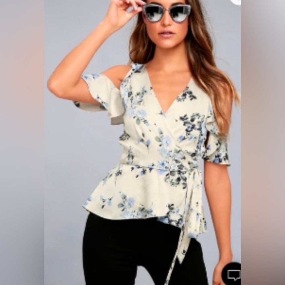 Lulu’s Silky Floral‎ Cold Shoulder Flutter Wrap Top - S